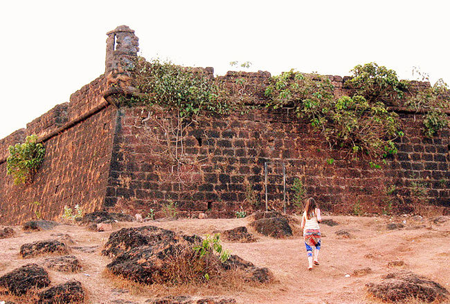 Photo Gallery of Chapora Fort Goa- Explore Chapora Fort Goa with ...