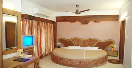 Double Deluxe Room in Cliff Inn Hotel, Panchgani