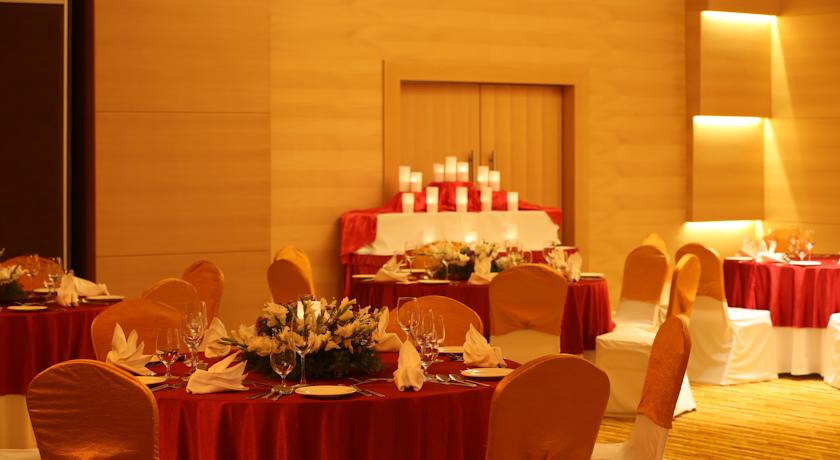 Dining3 Country Inn And Suites By Carlson Mysore