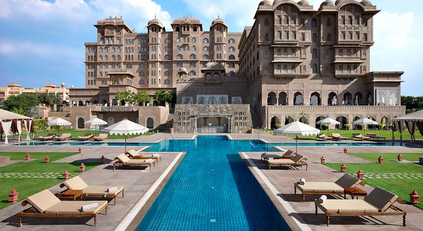 Luxury Swiming in Fairmont Jaipur Hotel