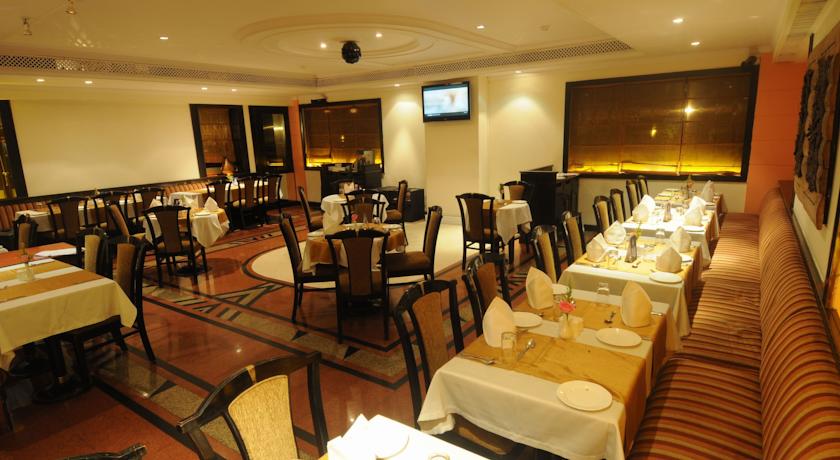 Dining2 in Fariyas Hotel, Mumbai