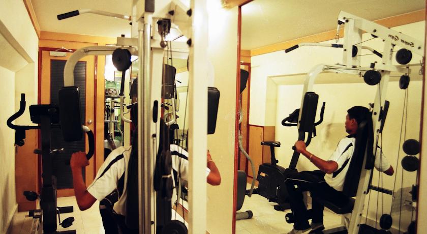 Gym in Fariyas Hotel, Mumbai