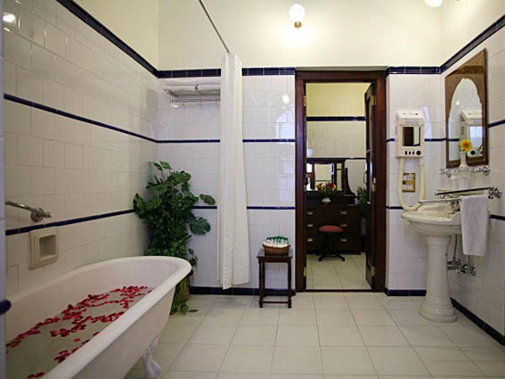 Bathroom-in-Gajner-Palace