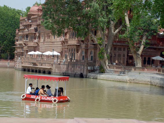 Boat-Ride-in-Gajner-Palace