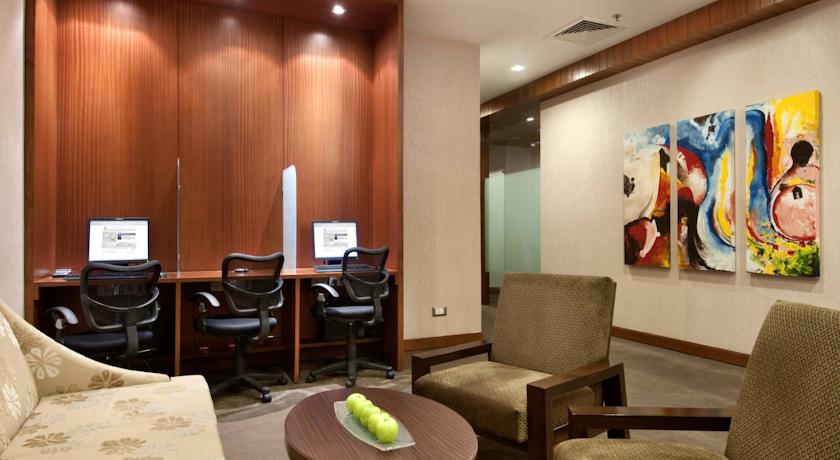 Suite in Hotel Piccadily Janakpuri 