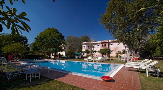 Swimming Pool in Hotel Alwar Bagh