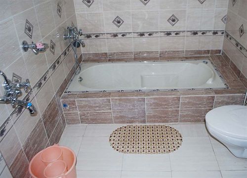 Bathroom in Hotel Arya Palace