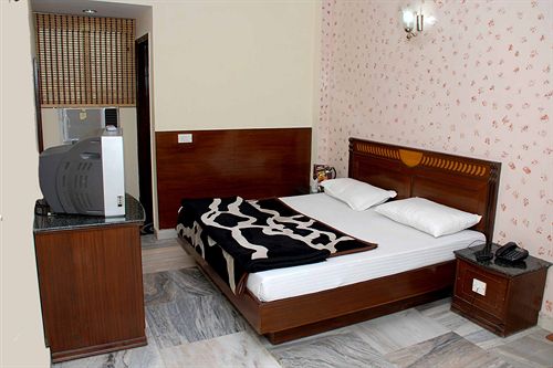 Suite Room in Hotel Chand Palace New Delhi