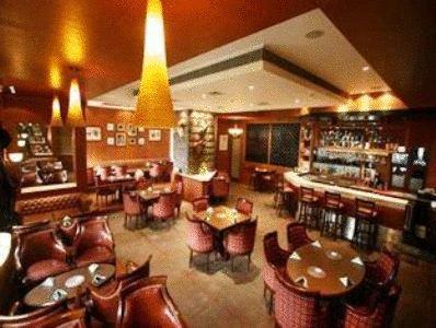 Dining & Bar in Hotel City Park New Delhi