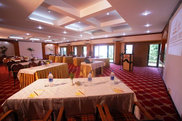 Dining2 in Hotel Country Inn Bhimtal