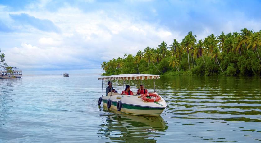 Isola-Di-Cocco-boating