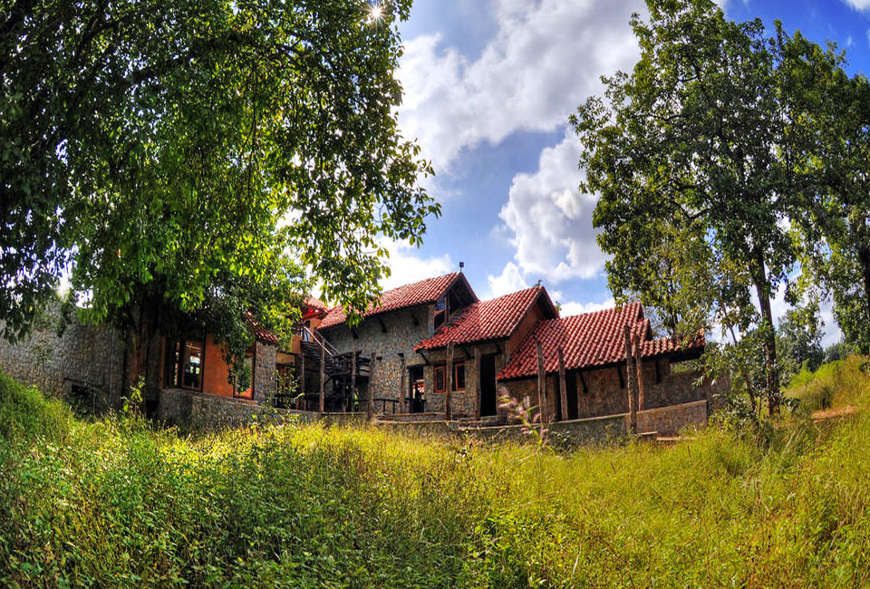 kanha-earth-lodge-inner-outer-view