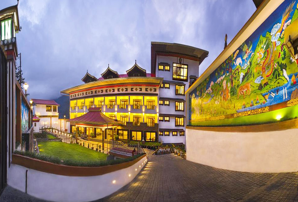 lemon-tree-hotel-gangtok-front