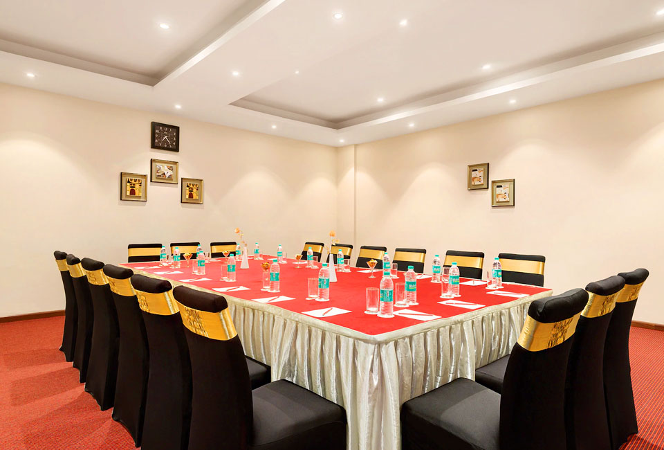 hotel-ramada-neemrana-meeting-room