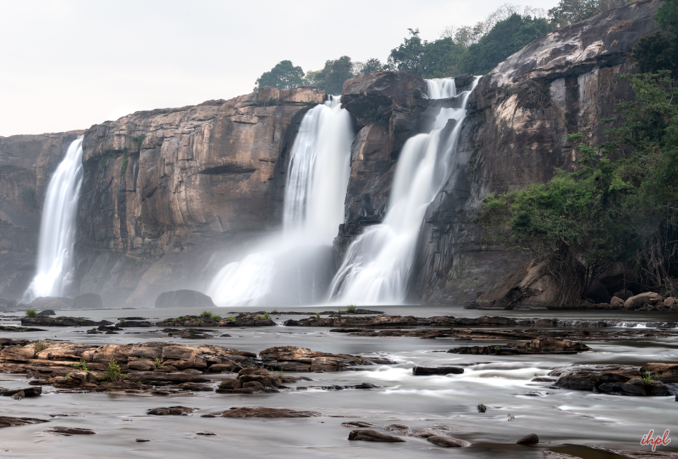 athirappilly-with-munnar-tour-waterfalls