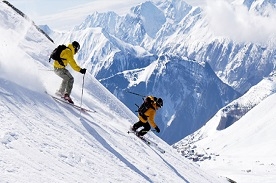 Skiing in Auli